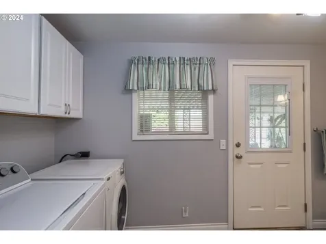 1525 E Fourth Avenue Sutherlin OR 97479