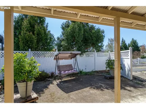 1525 E Fourth Avenue Sutherlin OR 97479