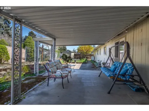 1525 E Fourth Avenue Sutherlin OR 97479