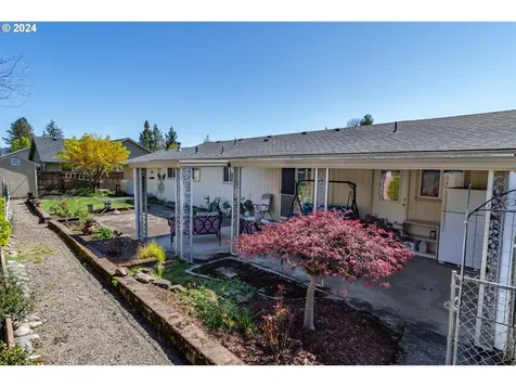 1525 E Fourth Avenue Sutherlin OR 97479