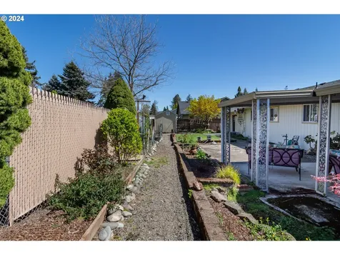 1525 E Fourth Avenue Sutherlin OR 97479