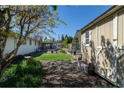 1525 E Fourth Avenue Sutherlin OR 97479