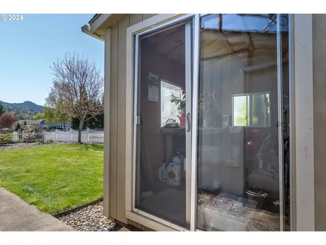 1525 E Fourth Avenue Sutherlin OR 97479