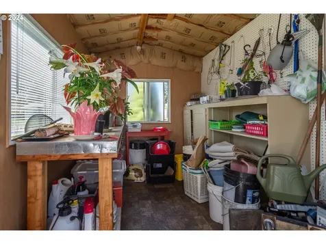 1525 E Fourth Avenue Sutherlin OR 97479