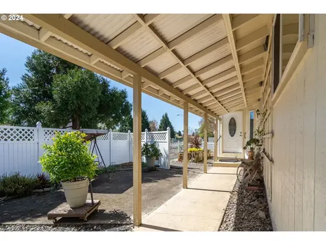 1525 E Fourth Avenue Sutherlin OR 97479