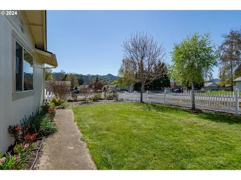 1525 E Fourth Avenue Sutherlin OR 97479