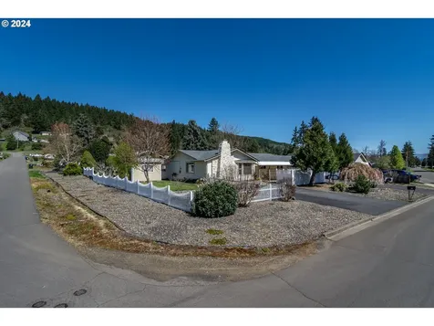 1525 E Fourth Avenue Sutherlin OR 97479