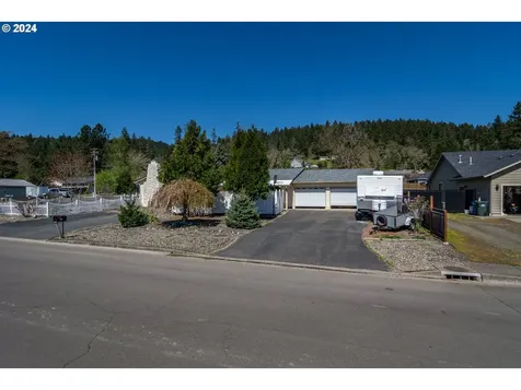 1525 E Fourth Avenue Sutherlin OR 97479