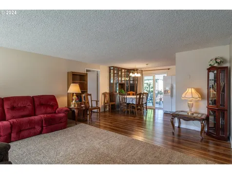 1525 E Fourth Avenue Sutherlin OR 97479