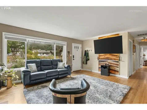619 Brighton Avenue Oregon City OR 97045