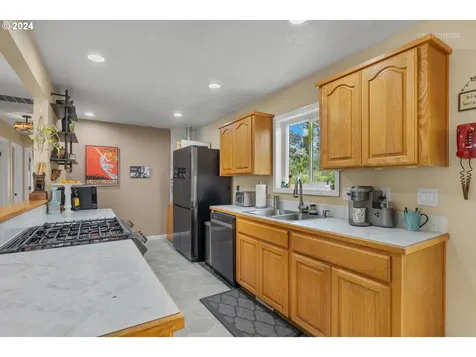 619 Brighton Avenue Oregon City OR 97045