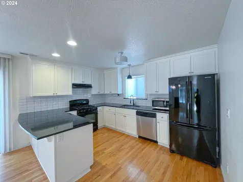 9328 N Macrum Avenue Portland OR 97203