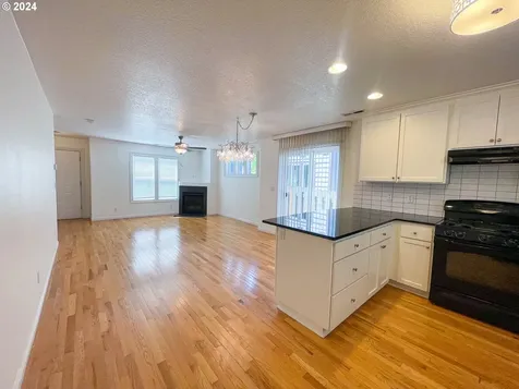 9328 N Macrum Avenue Portland OR 97203