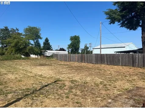 45 Thomas Lane Cottage Grove OR 97424