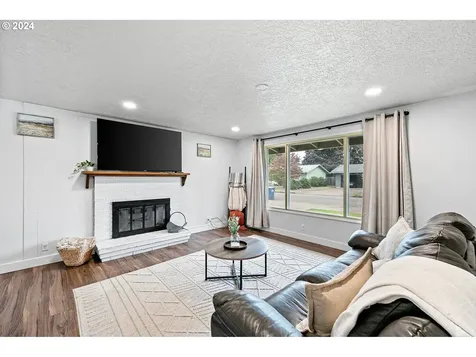 515 SW Laurel Street Junction City OR 97448