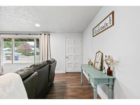 515 SW Laurel Street Junction City OR 97448