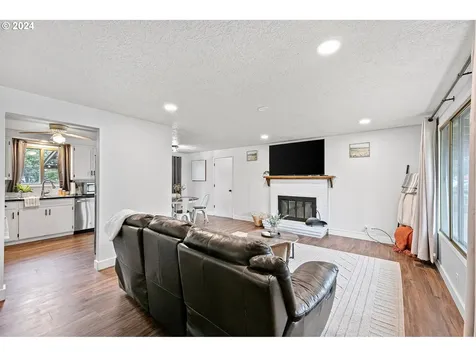 515 SW Laurel Street Junction City OR 97448