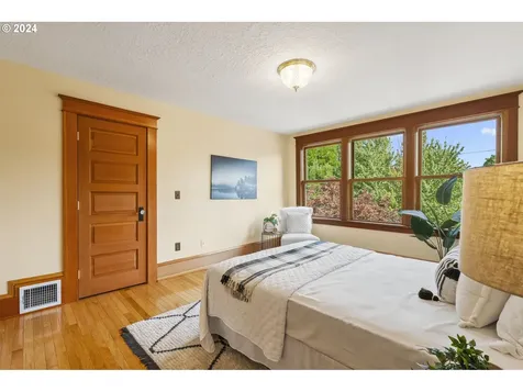 3032 Se Main Street Portland OR 97214