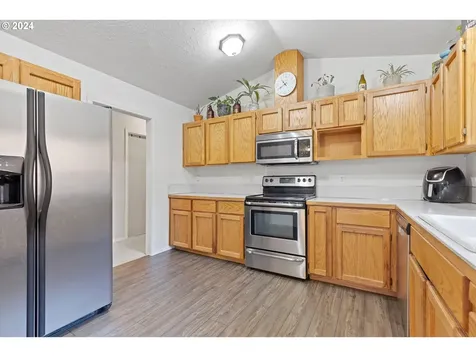 390 E 3rd Street Yamhill OR 97148