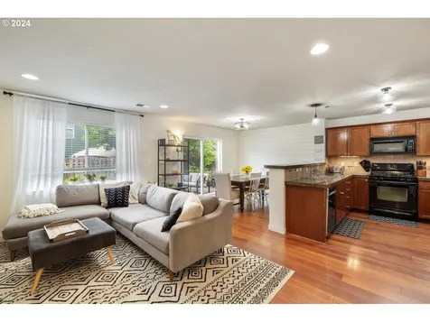 860 Nw 1st Avenue Canby OR 97013