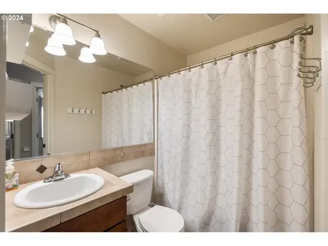 860 Nw 1st Avenue Canby OR 97013
