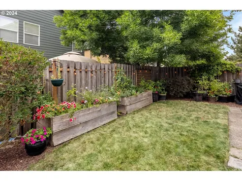 860 Nw 1st Avenue Canby OR 97013