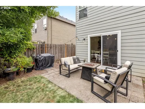 860 Nw 1st Avenue Canby OR 97013