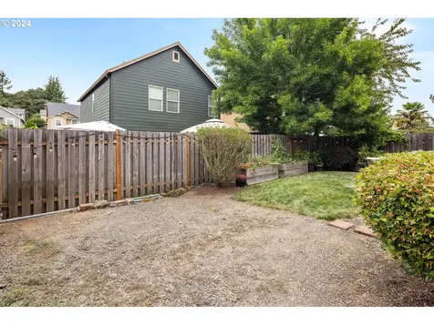 860 Nw 1st Avenue Canby OR 97013