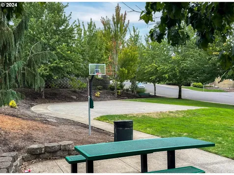 860 Nw 1st Avenue Canby OR 97013
