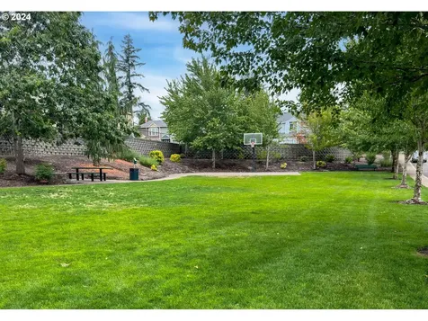 860 Nw 1st Avenue Canby OR 97013