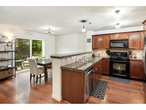 860 Nw 1st Avenue Canby OR 97013