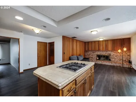 696 Ne 26th Street Gresham OR 97030