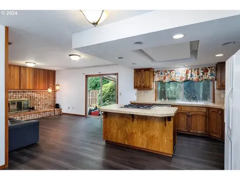 696 Ne 26th Street Gresham OR 97030