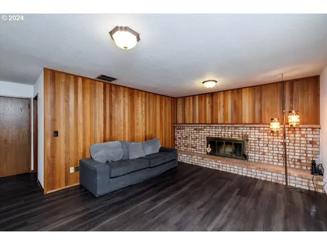 696 Ne 26th Street Gresham OR 97030