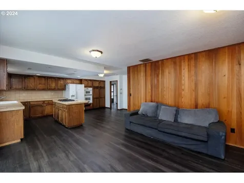 696 Ne 26th Street Gresham OR 97030