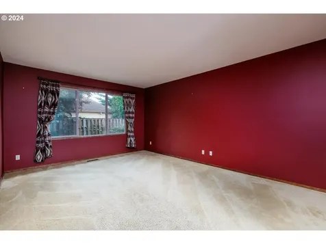 696 Ne 26th Street Gresham OR 97030
