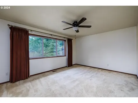 696 Ne 26th Street Gresham OR 97030
