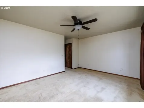 696 Ne 26th Street Gresham OR 97030