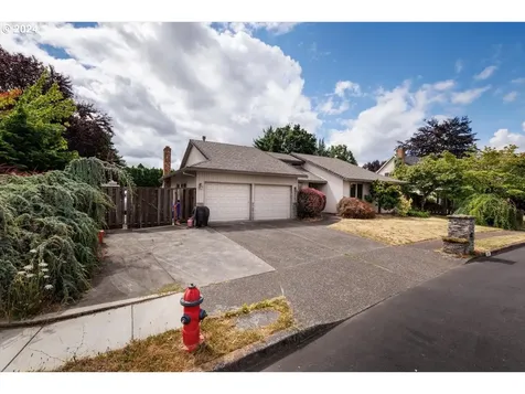 696 Ne 26th Street Gresham OR 97030