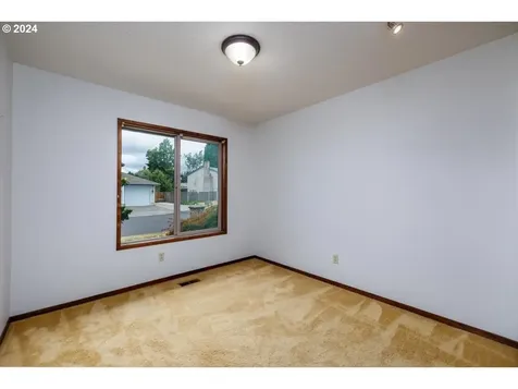 696 Ne 26th Street Gresham OR 97030