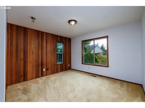 696 Ne 26th Street Gresham OR 97030