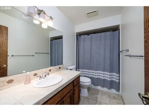 696 Ne 26th Street Gresham OR 97030