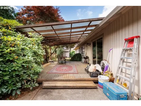 696 Ne 26th Street Gresham OR 97030