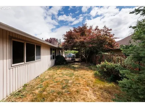 696 Ne 26th Street Gresham OR 97030