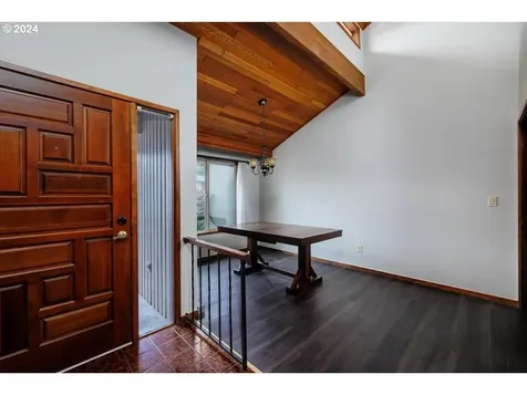 696 Ne 26th Street Gresham OR 97030