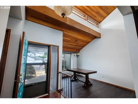 696 Ne 26th Street Gresham OR 97030