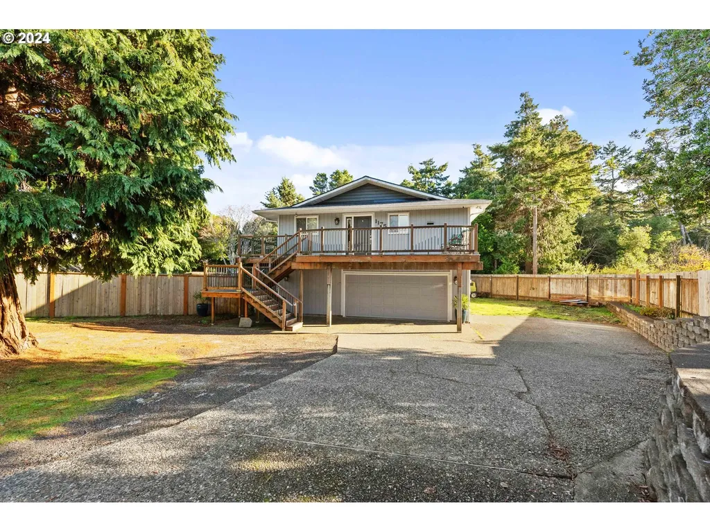 1175 Lakewood Lane Coos Bay OR 97420