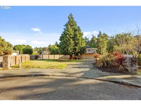 1175 Lakewood Lane Coos Bay OR 97420