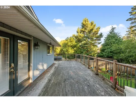 1175 Lakewood Lane Coos Bay OR 97420