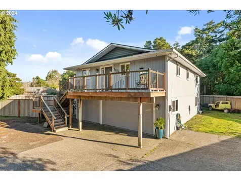 1175 Lakewood Lane Coos Bay OR 97420